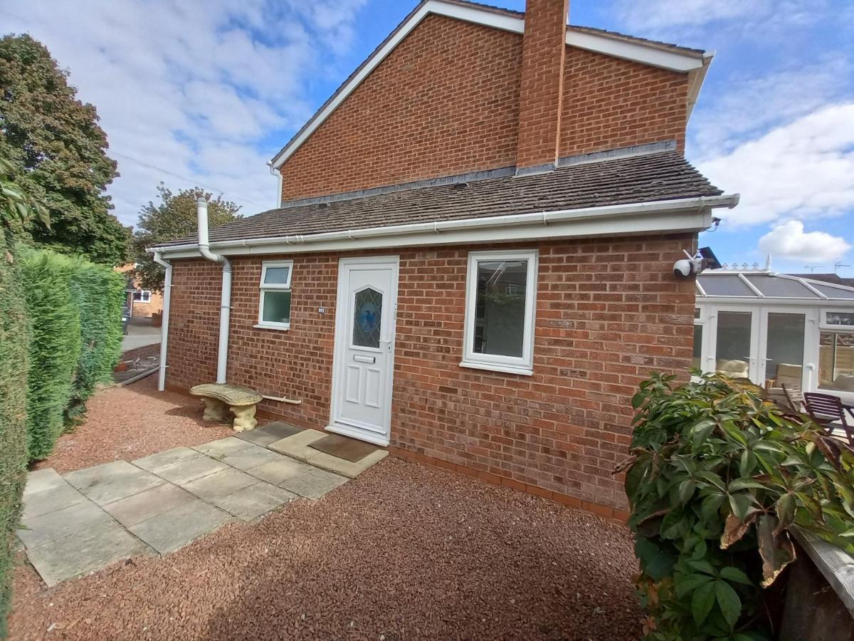 Leominster 3 Bedroom House Parking Garden Private Exterior photo