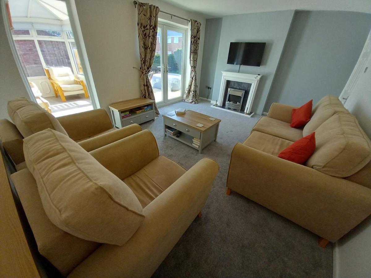 Leominster 3 Bedroom House Parking Garden Private Exterior photo